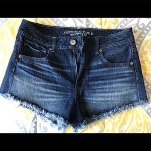 Hi-Rise American Eagle shorts